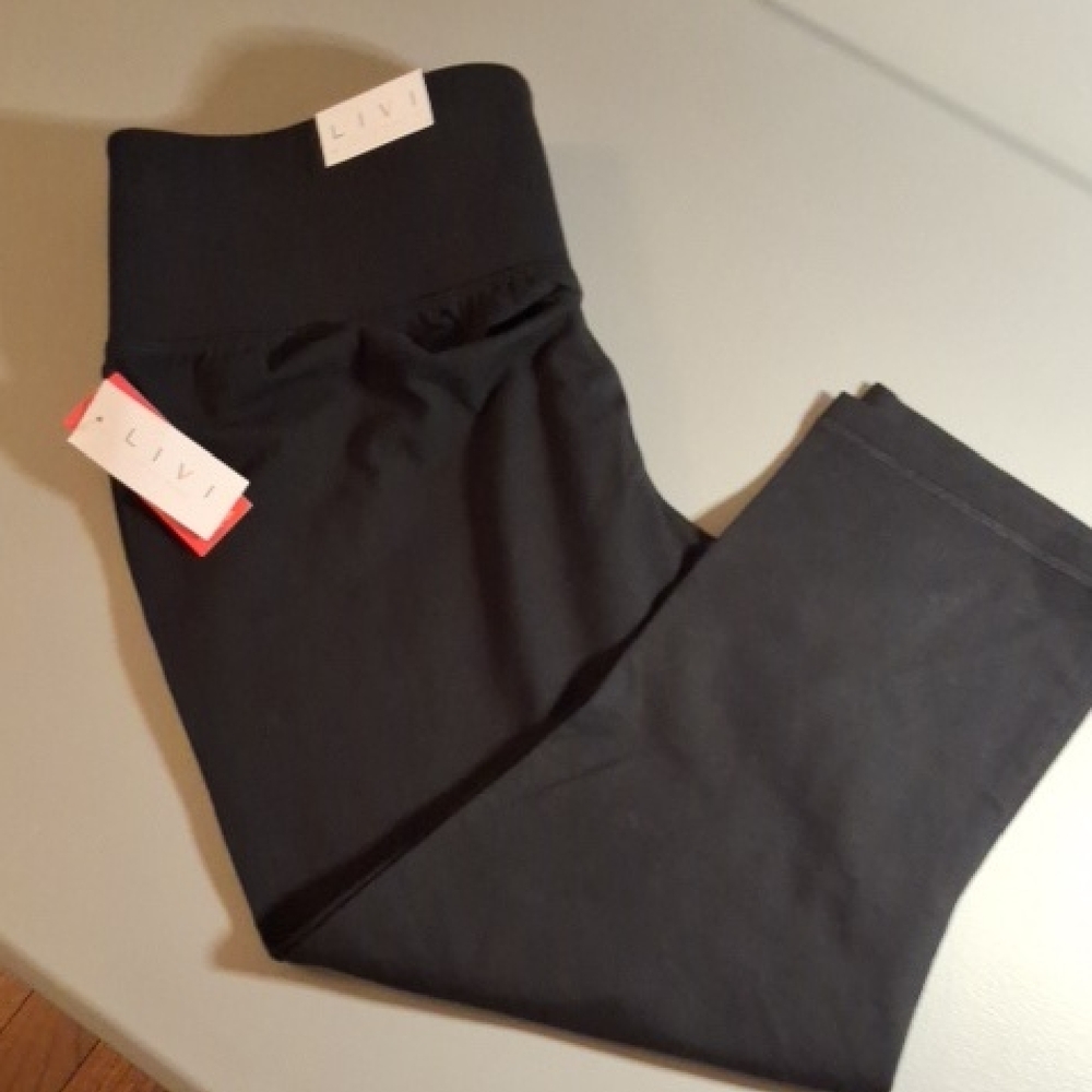 Livi Active Women's Black Capri Workout Pants